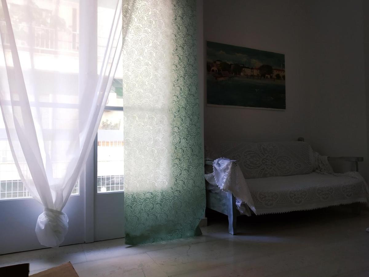 Experience An Easy Living Place Downtown In Atena Exterior foto